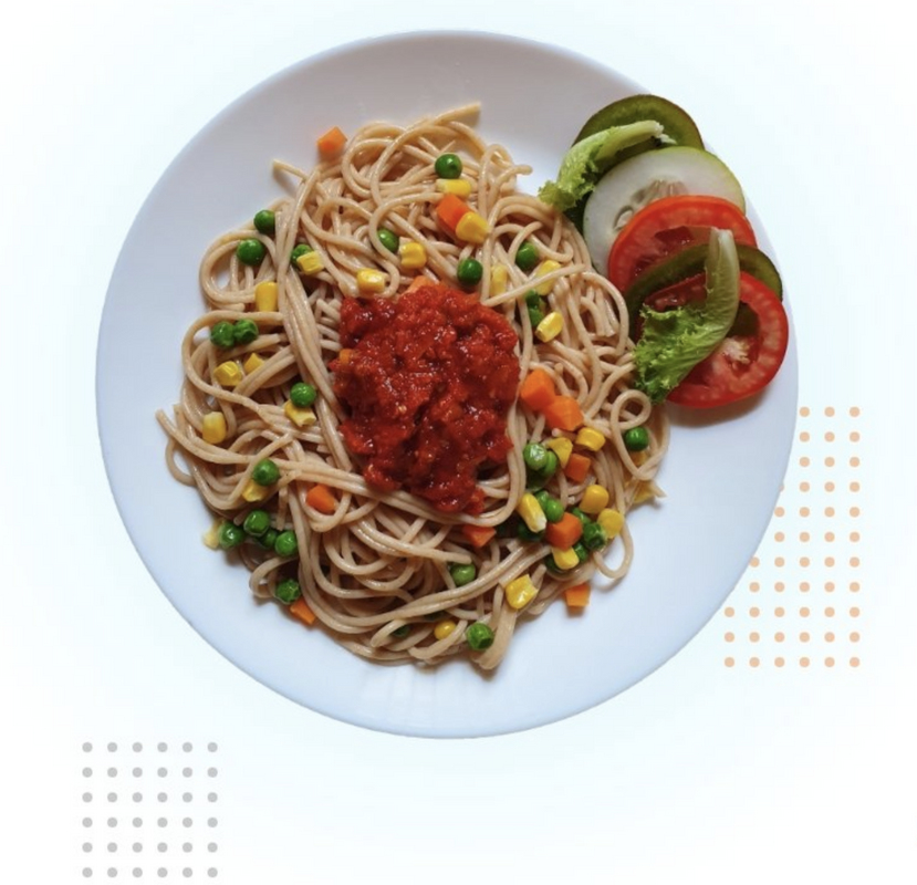 Plato de pasta con vegetales